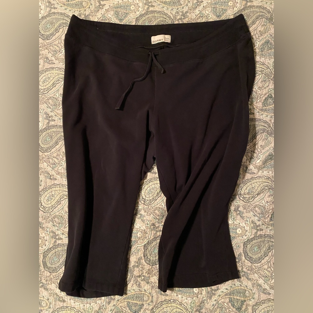 Black capri sweatpant